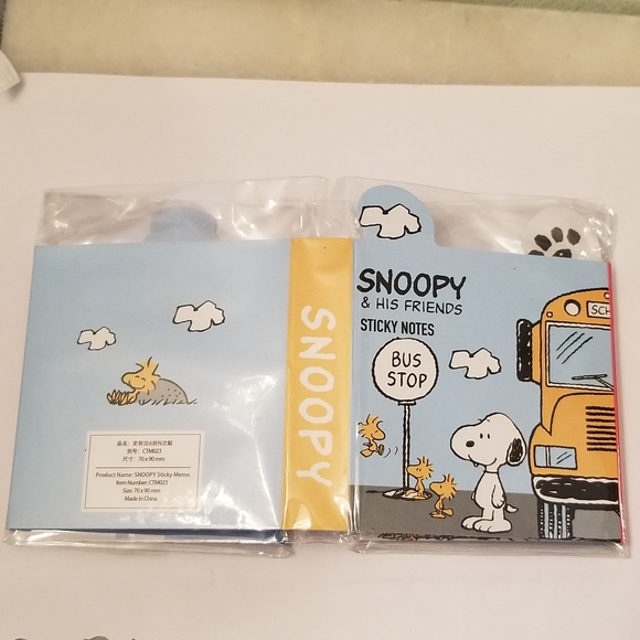 SNOOPY AND FRIENDS STICKY NOTES BRAND NEW - Picture 1 of 8